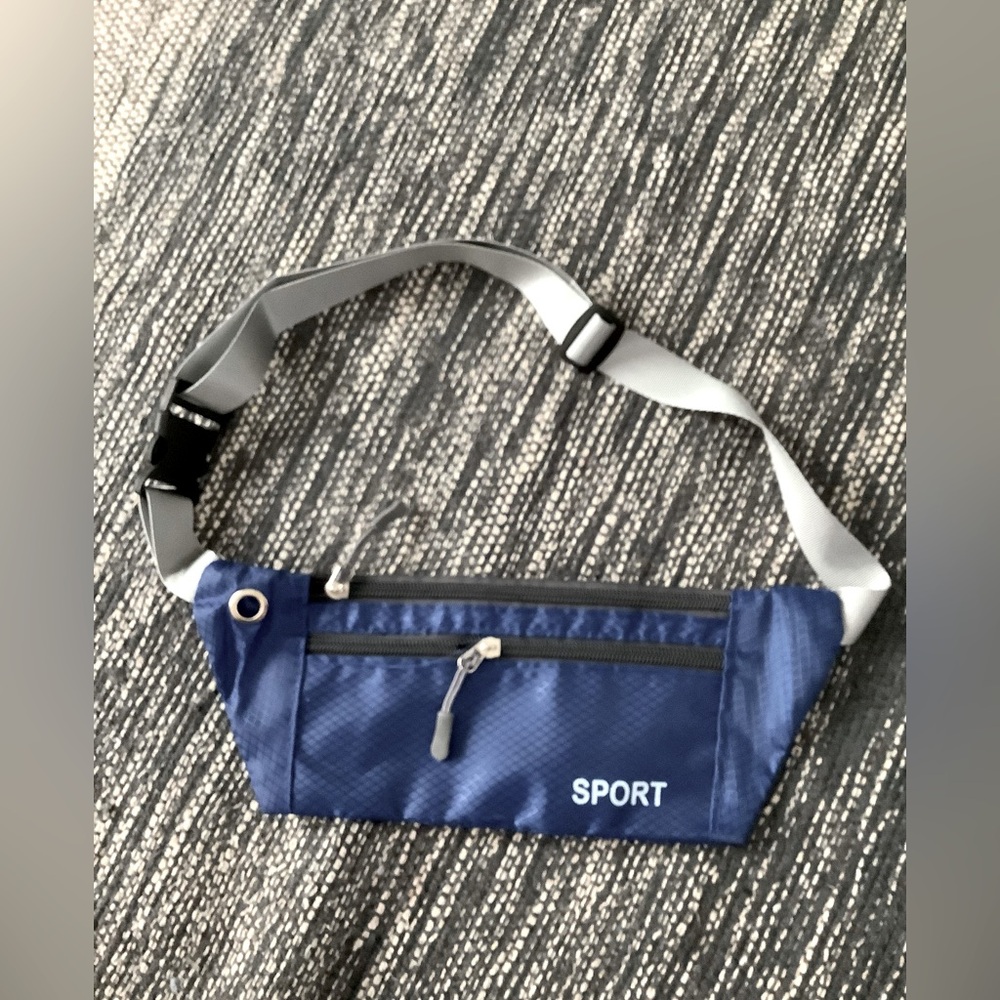 Lightweight Waterproof Adjustable Running Belt Waist Bag NWOT 🌻